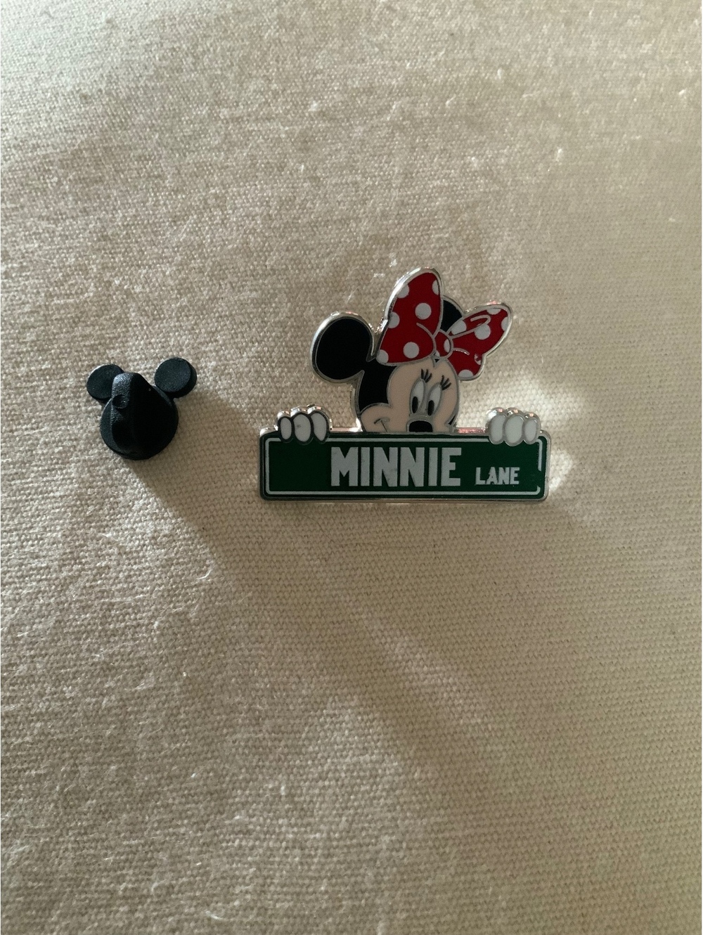 Minnie Mouse Minnie Lane Disney Pin